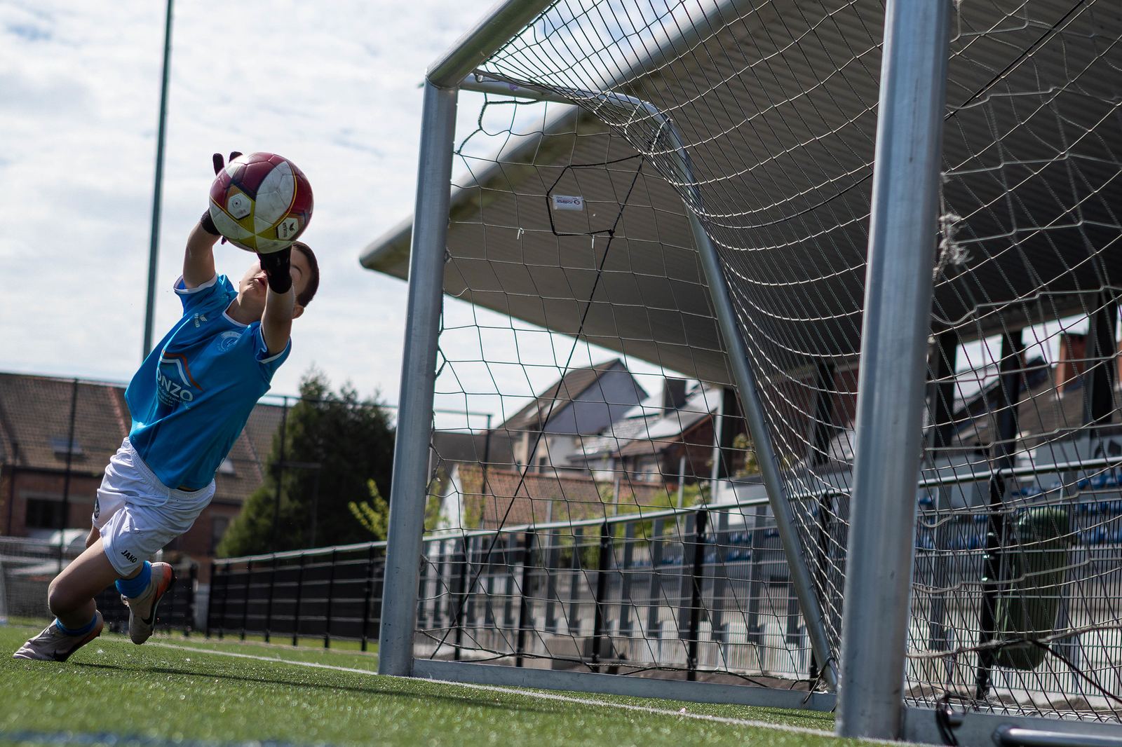 Keeper in actie tijdens de keepertraining